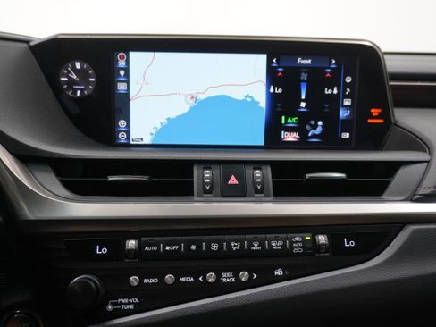 Used 2019 Lexus ES 350 w/ Luxury Package image 18