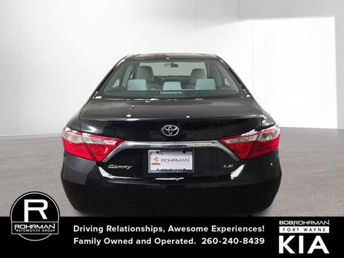 Used 2015 Toyota Camry LE image 7