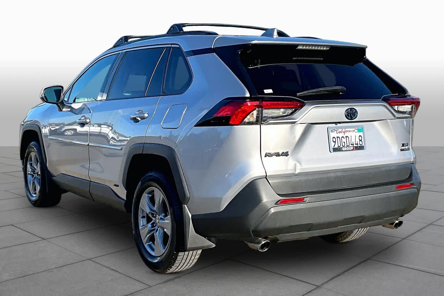 Used 2022 Toyota RAV4 XLE AWD/4WD image 11