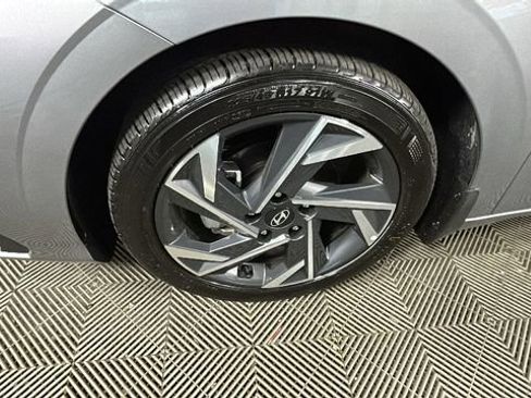 Certified 2025 Hyundai Elantra Sport FWD image 10