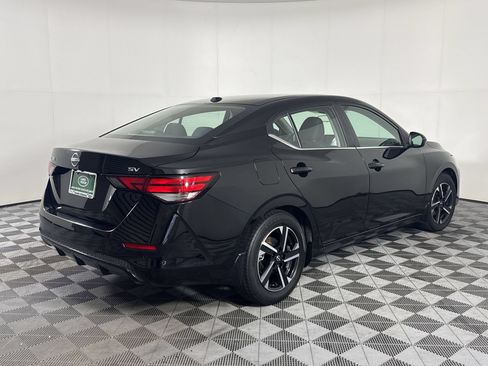 Used 2024 Nissan Sentra SV FWD image 9