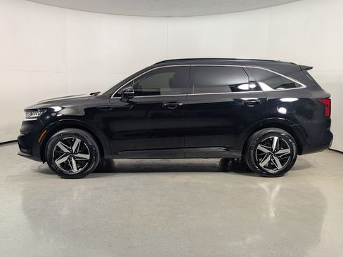 Used 2022 Kia Sorento S w/ Panoramic Sunroof Package image 4