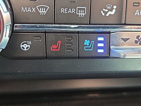 Used 2025 Ford F450 Platinum w/ FX4 Off-Road Package AWD/4WD image 28