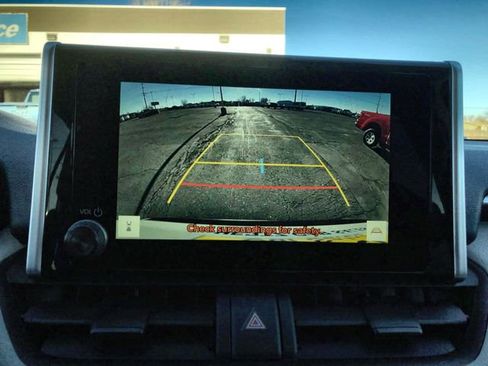 Used 2025 Toyota RAV4 XLE w/ Convenience Package image 17