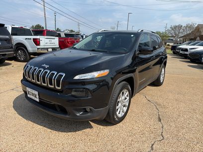 Used 2017 Jeep Cherokee Latitude w/ Cold Weather Group