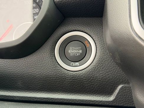 New 2026 RAM 1500 4x4 Crew Cab image 21