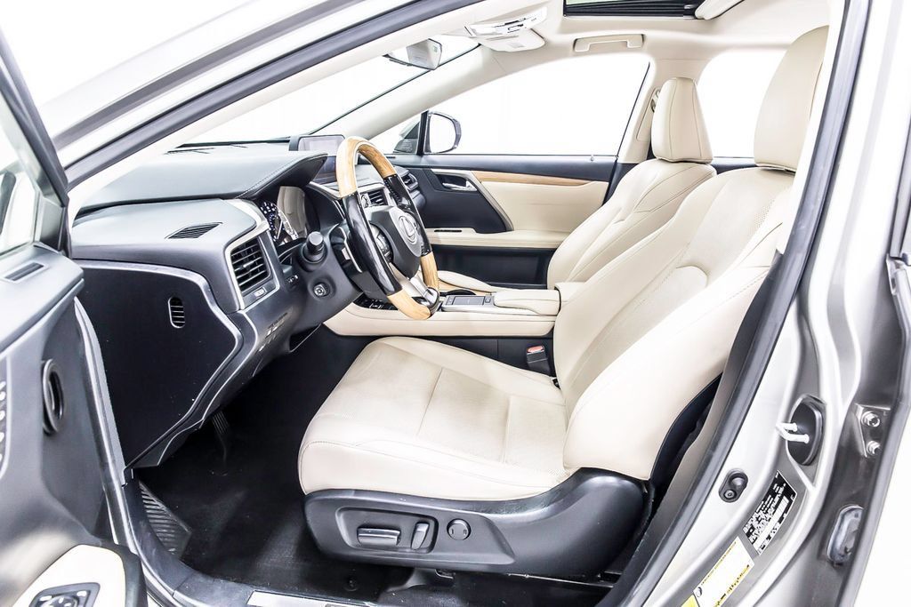 Used 2021 Lexus RX 350L Premium w/ Premium Package AWD/4WD image 28