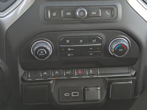 Certified 2022 Chevrolet Silverado 1500 Custom image 21