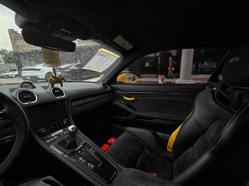 Used 2020 Porsche 718 Cayman GT4 RWD image 59