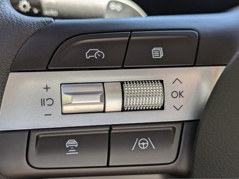 Certified 2025 Hyundai Tucson SE image 21