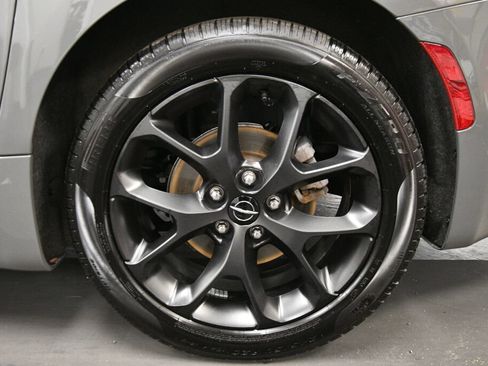 Used 2025 Chrysler Pacifica Limited FWD image 36