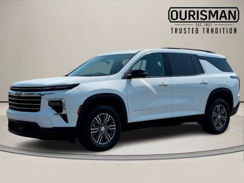 Used 2024 Chevrolet Traverse LT image 2