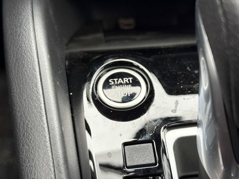 New 2025 Nissan Versa SR w/ Trunk Package image 19