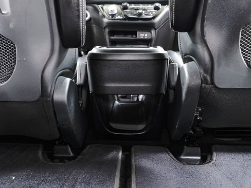 Used 2020 Chrysler Pacifica Touring-L AWD/4WD image 36