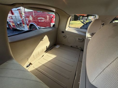 Used 2010 Chevrolet HHR LT image 16