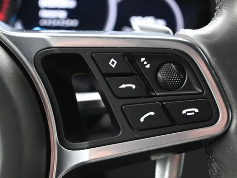 Certified 2022 Porsche Cayenne Platinum Edition image 22
