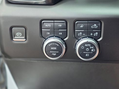 Used 2022 GMC Sierra 1500 AT4 w/ AT4 Premium Package AWD/4WD image 39
