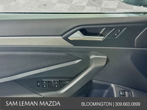 Used 2024 Volkswagen Jetta SE image 17