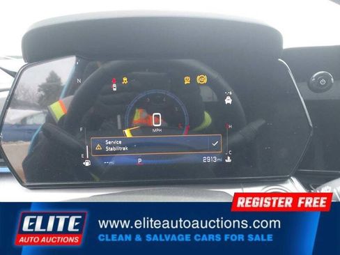 Used 2025 Chevrolet Trax LT w/ LT Convenience Package FWD image 13