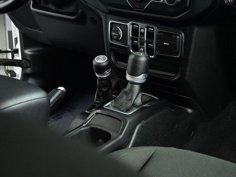 Used 2020 Jeep Wrangler Unlimited Sport S image 32