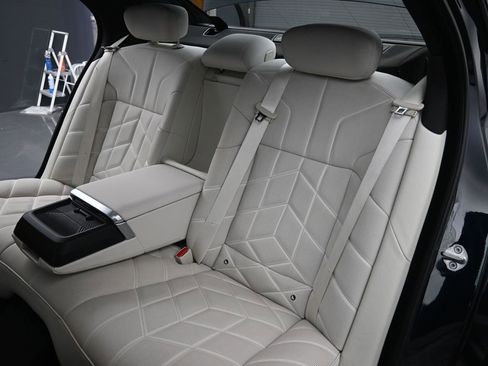 Certified 2023 BMW 760i xDrive image 38