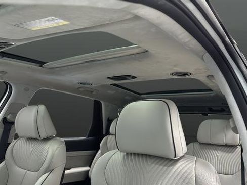 Used 2024 Hyundai Palisade Calligraphy image 12