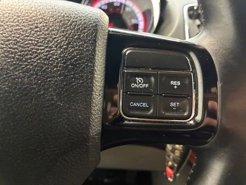 Used 2019 Dodge Grand Caravan SXT w/ Driver Convenience Group FWD image 18