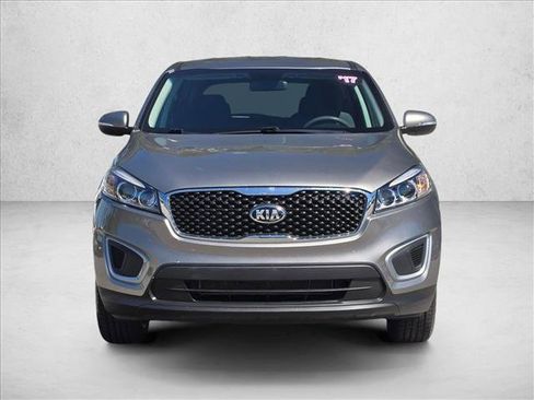 Used 2017 Kia Sorento L image 2
