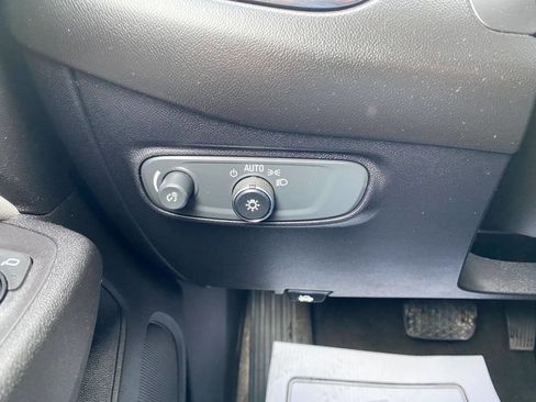 Used 2019 Chevrolet Equinox LS w/ LS Convenience Package image 12