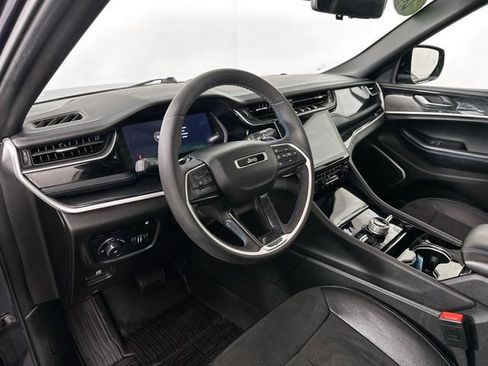 Used 2023 Jeep Grand Cherokee Trailhawk w/ Luxury Tech Group III AWD/4WD image 22