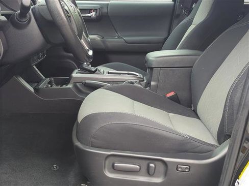 Used 2023 Toyota Tacoma TRD Off-Road image 18