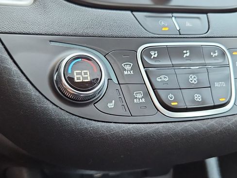 Used 2024 Chevrolet Malibu LT FWD image 17