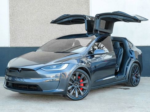 Used 2023 Tesla Model X Plaid image 2