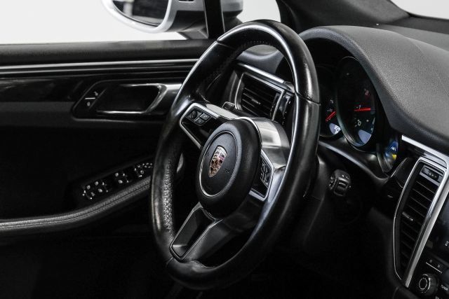Used 2018 Porsche Macan Sport Edition AWD/4WD image 18