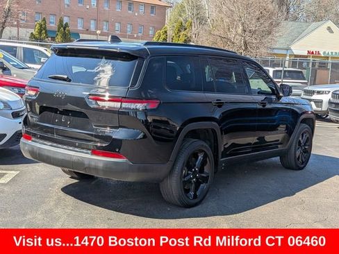 Used 2023 Jeep Grand Cherokee L Limited w/ Black Appearance Package AWD/4WD image 3