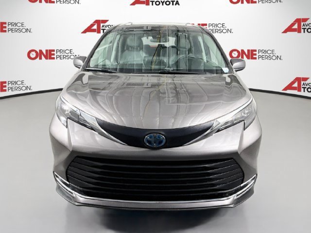 Certified 2024 Toyota Sienna XLE FWD image 3