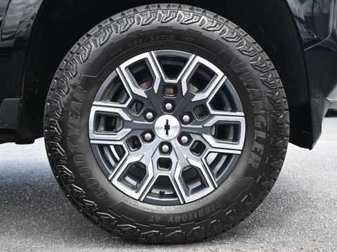 Used 2025 Chevrolet Colorado Z71 w/ Technology Package image 13