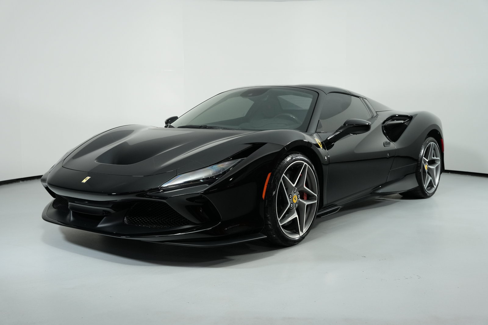 Used 2022 Ferrari F8 Spider RWD image 7
