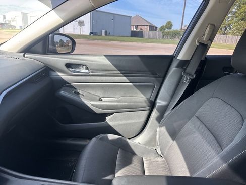 Used 2022 Nissan Altima 2.5 S FWD image 11