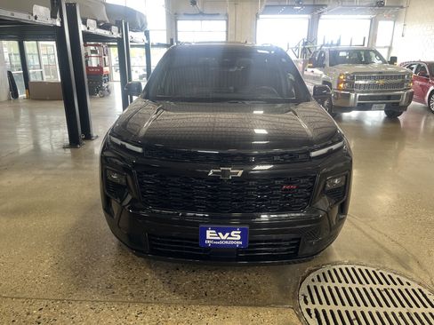 Used 2025 Chevrolet Traverse RS w/ LPO, Floor Liner Package AWD/4WD image 2