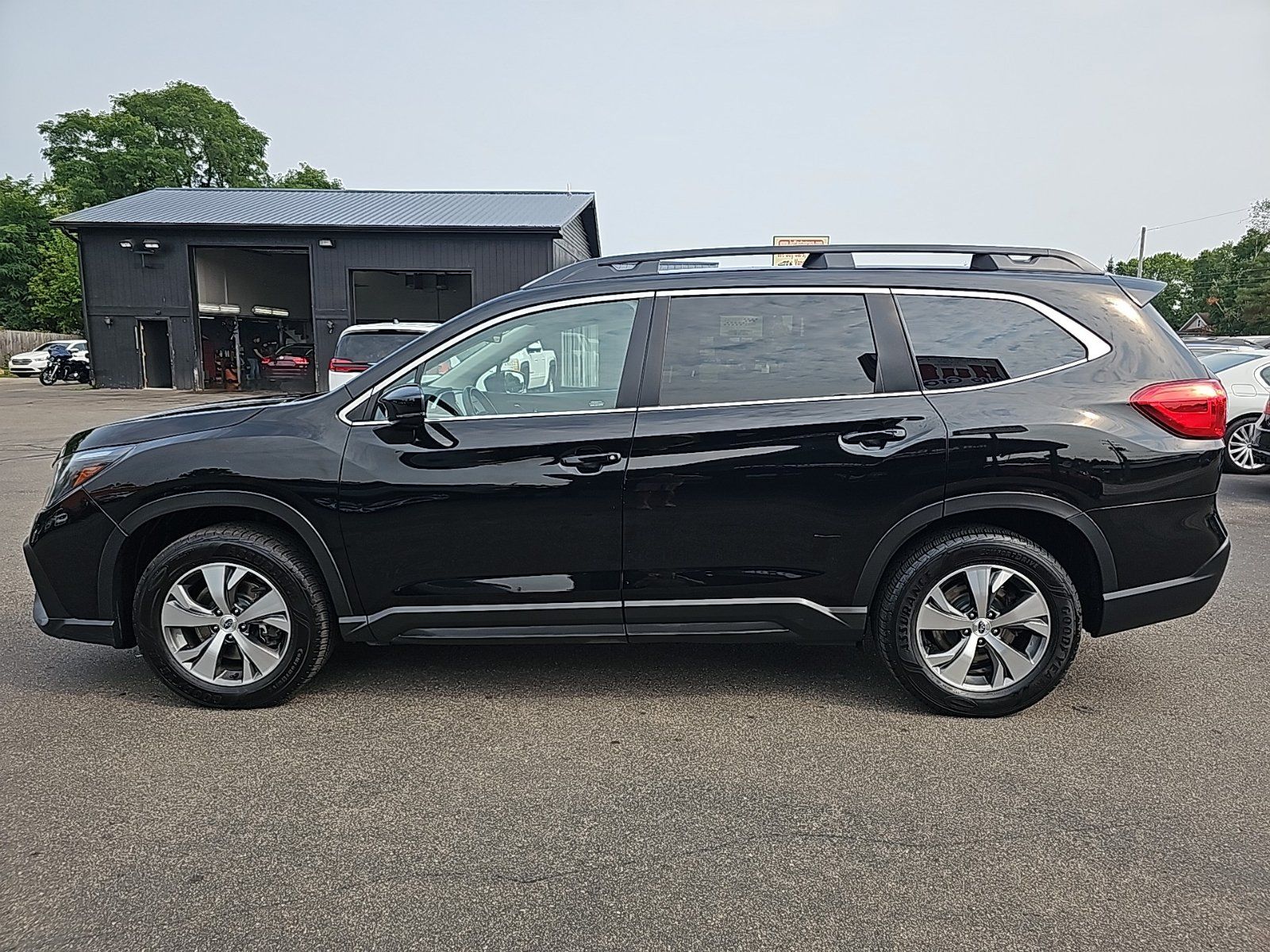 Used 2024 Subaru Ascent Premium AWD/4WD image 6
