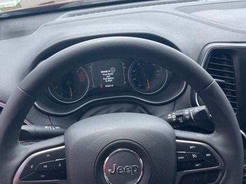 Used 2020 Jeep Cherokee Latitude Plus FWD image 9