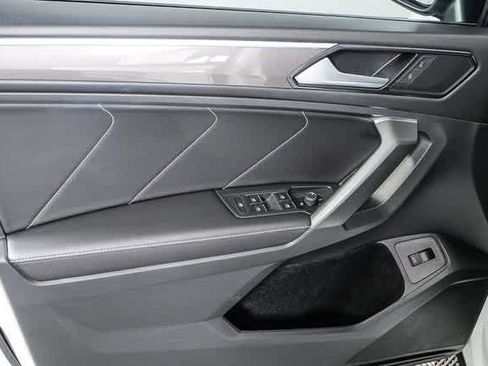 Certified 2022 Volkswagen Tiguan SE R-Line image 7