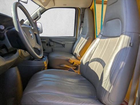 Used 2019 GMC Savana 3500 w/ Driver Convenience Package image 12