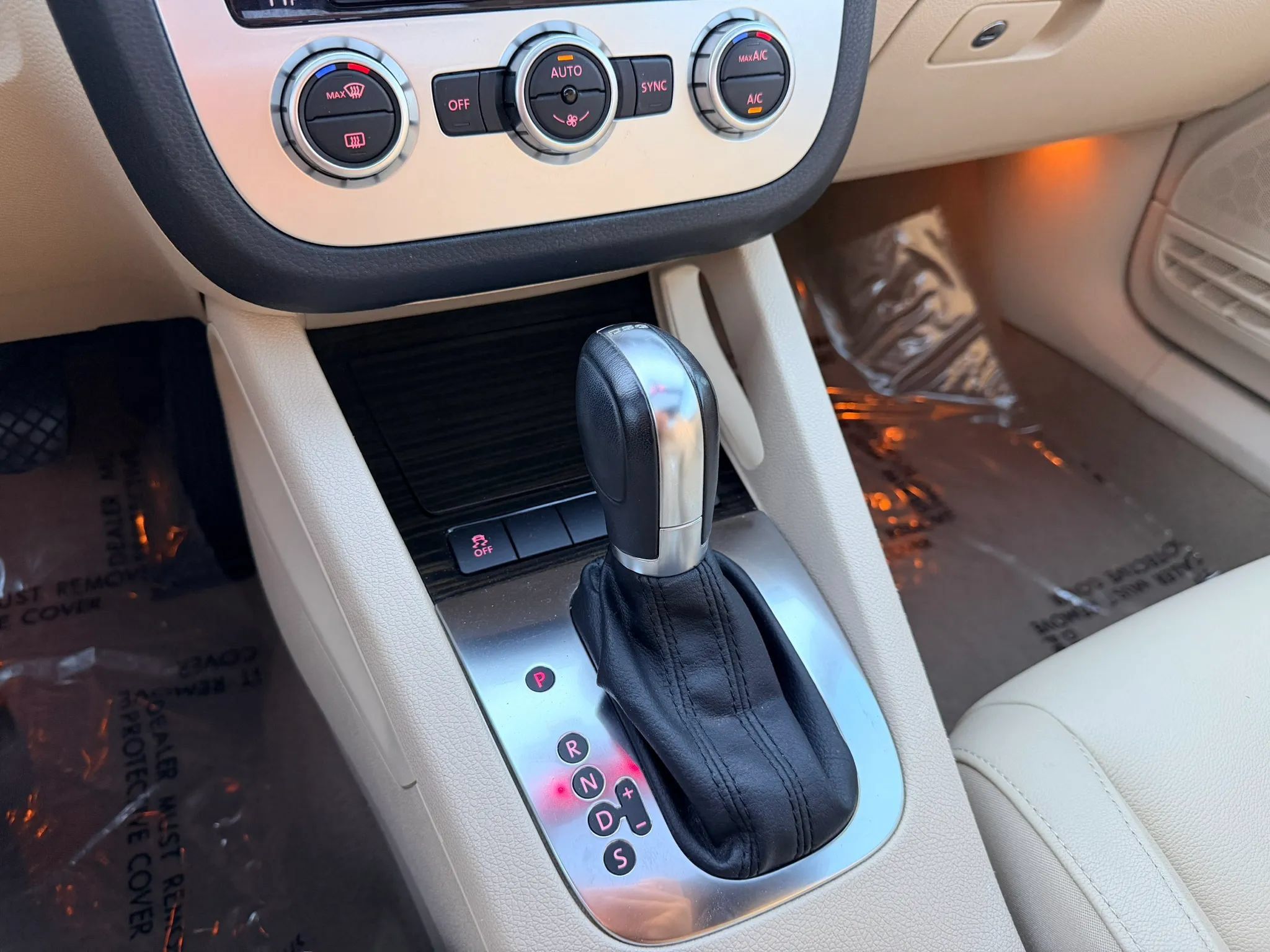 Used 2014 Volkswagen Eos Executive FWD image 18