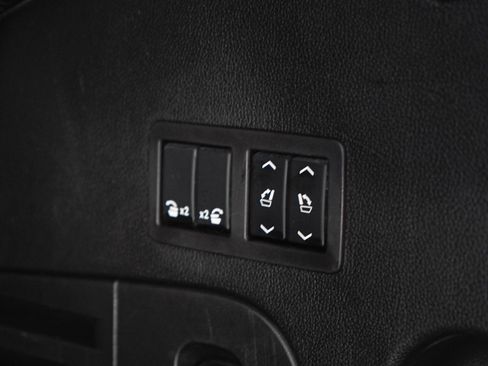 Used 2018 Cadillac Escalade Luxury AWD/4WD image 22
