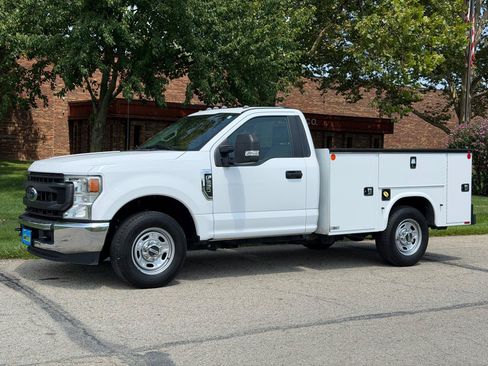 Used 2022 Ford F250 XL w/ Power Equipment Group RWD image 2