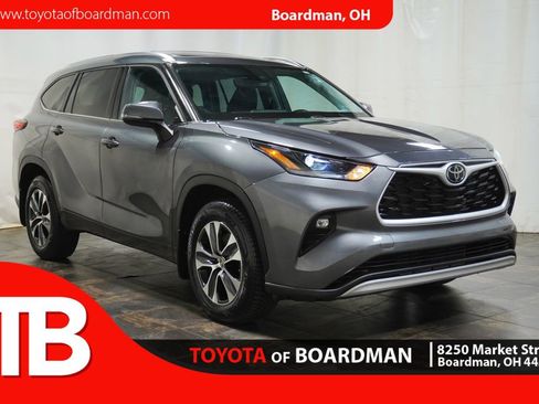 Used 2021 Toyota Highlander XLE AWD/4WD image 1