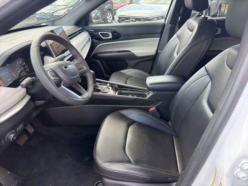 Used 2025 Jeep Compass Limited AWD/4WD image 37