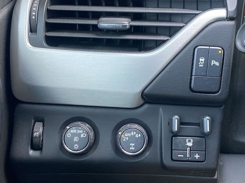 Used 2017 GMC Yukon XL SLE w/ HD Trailering Package image 11